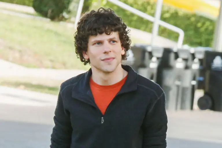 La divertida razón por la que Jesse Eisenberg no quiere ver su episodio en Modern Family
