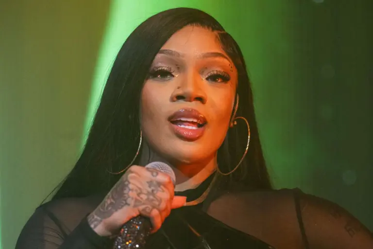 Impactante arresto: GloRilla enfrenta cargos por marihuana tras robo en su hogar