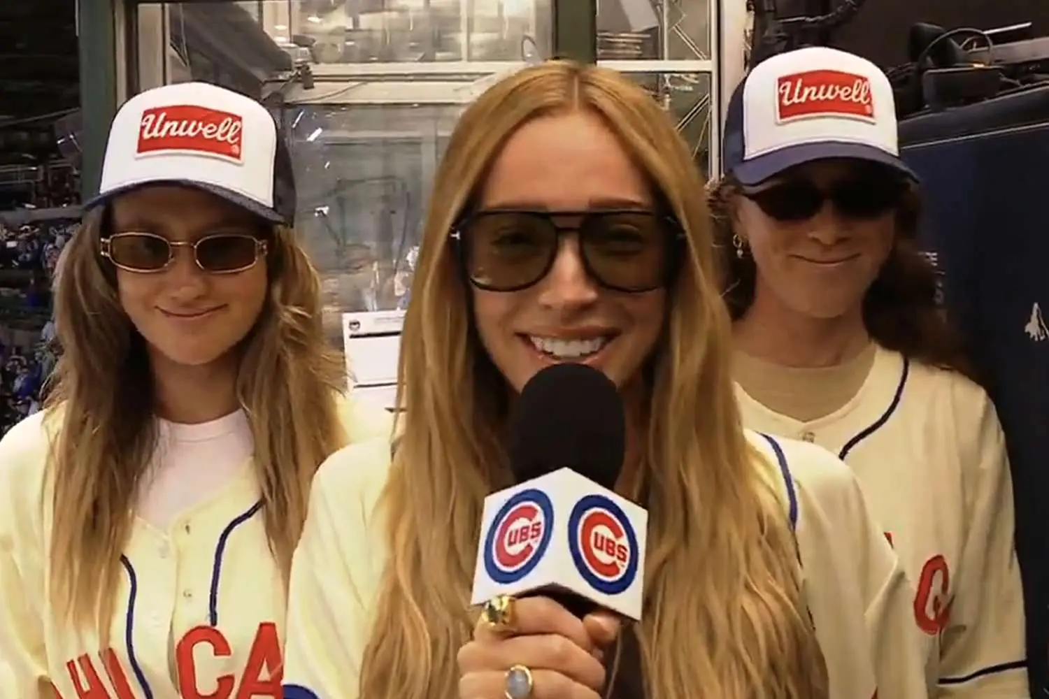 Alex Cooper enfrenta abucheos en el juego de los Cubs por su interpretación inesperada- Últimas noticias Ecuador