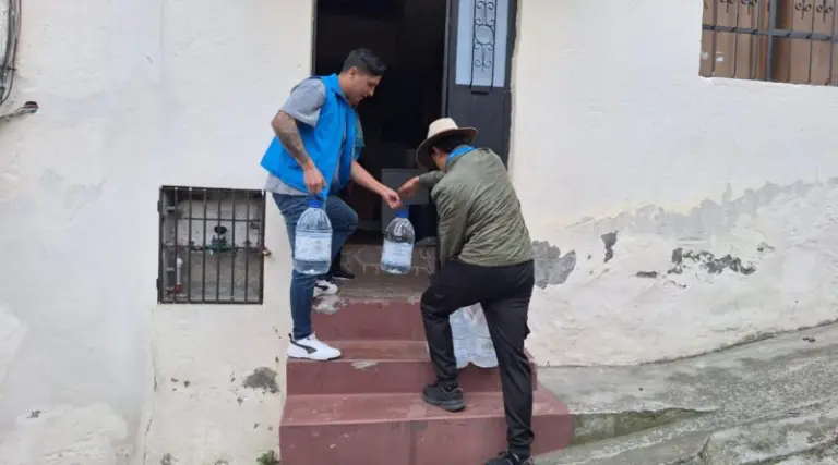 Apoyo a familias vulnerables durante crisis de agua