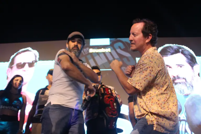 ¡Increíble show de boxeo en Guayaquil con influencers! No te lo pierdas.