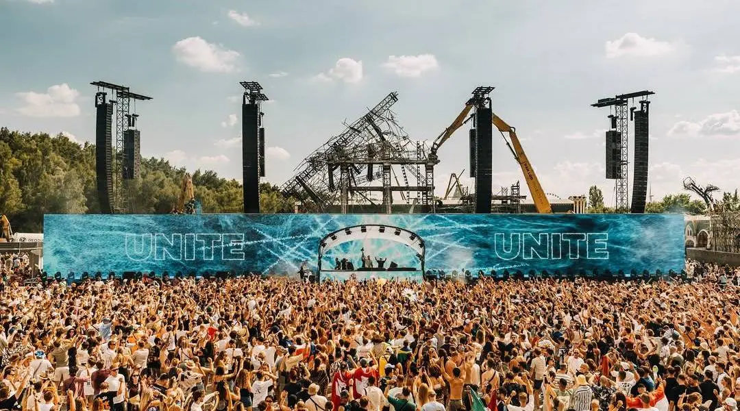 Increíble gesto de Metallica salva Tomorrowland tras devastador incendio- Últimas noticias Ecuador