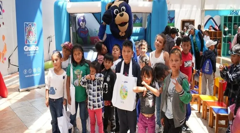Niños de El Tejar reciben kits escolares y educación ambiental- Últimas noticias Ecuador