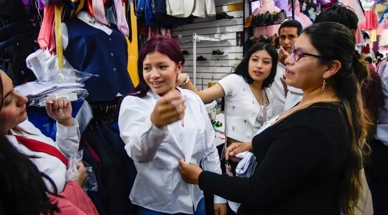 Campaña municipal ofrece productos escolares a buen precio- Últimas noticias Ecuador