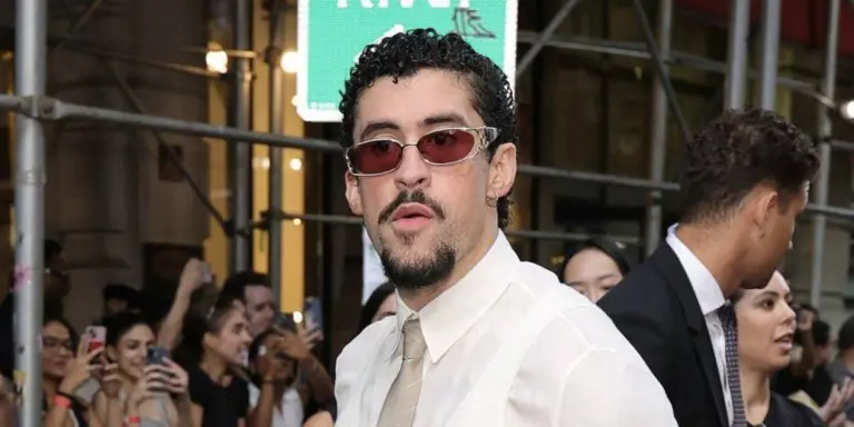 Bad Bunny sufre un incidente épico en el escenario, ¡deja a todos boquiabiertos!