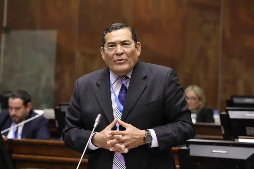 Denuncia de nepotismo que afecta a un poderoso asambleísta- Últimas noticias Ecuador