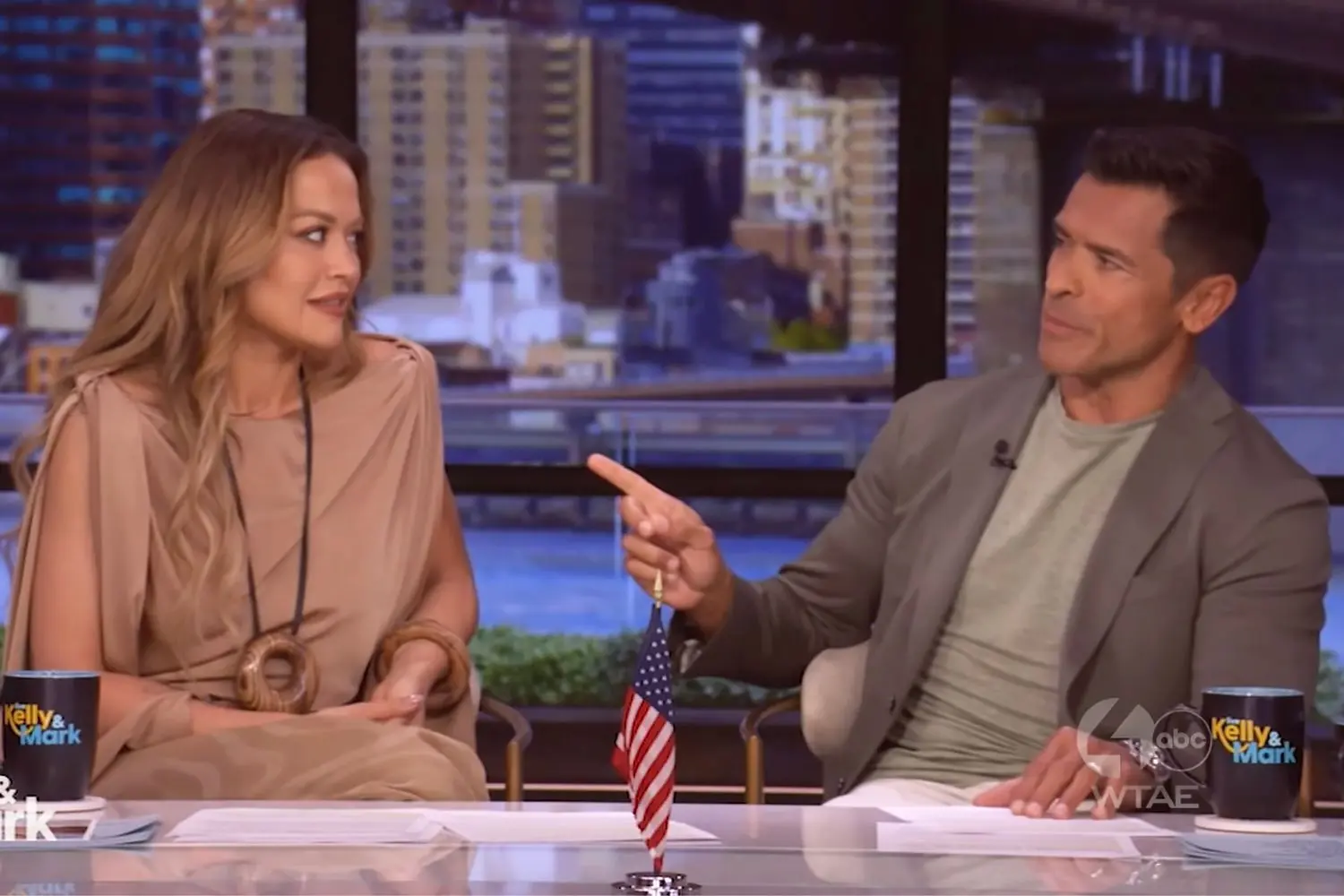 Mark Consuelos enfrenta una crisis existencial al olvidar sus líneas de actuación- Últimas noticias Ecuador