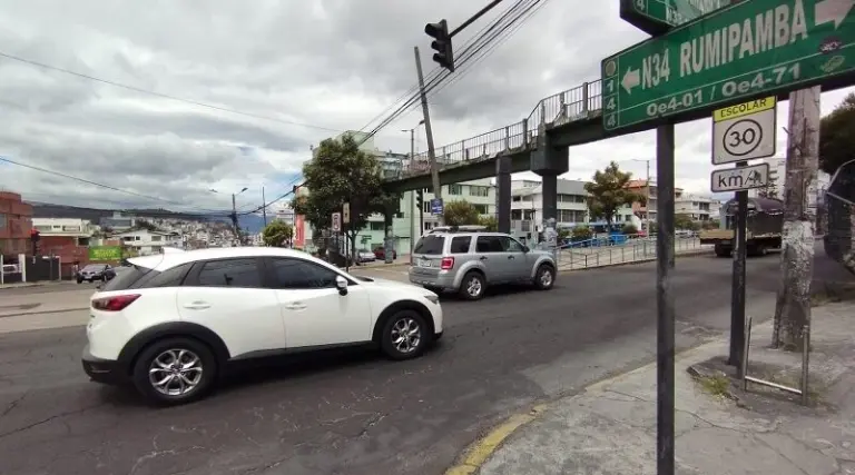 Nuevo cruce peatonal en av. América y Rumipamba