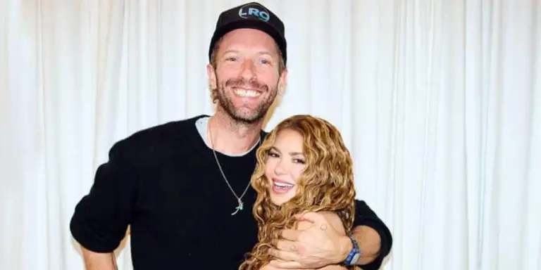Shakira sorprende a todos al dedicarle emotivas palabras a Chris Martin en pleno concierto