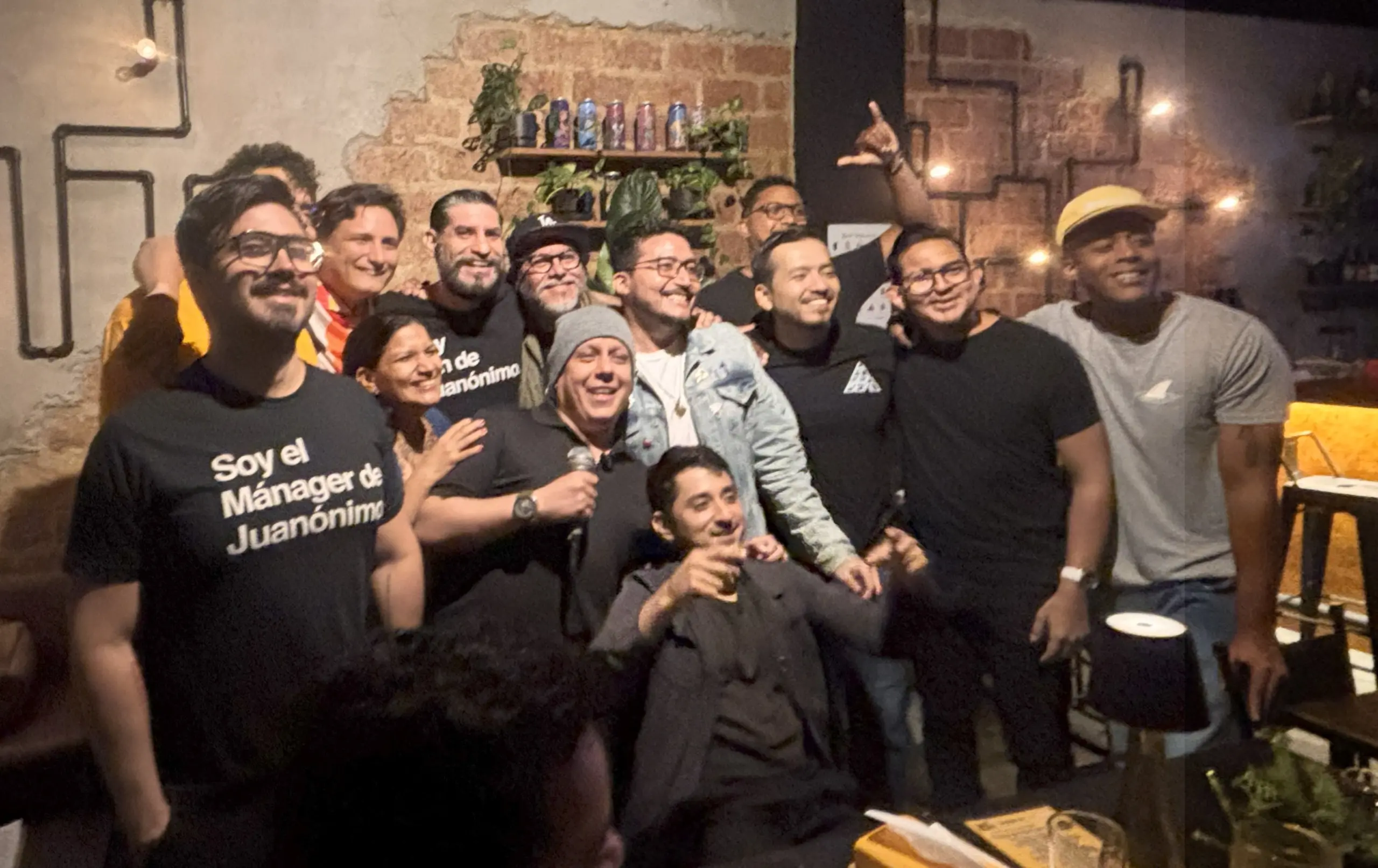 Cada miércoles, un bar se transforma en el epicentro del humor en Samborondón- Últimas noticias Ecuador