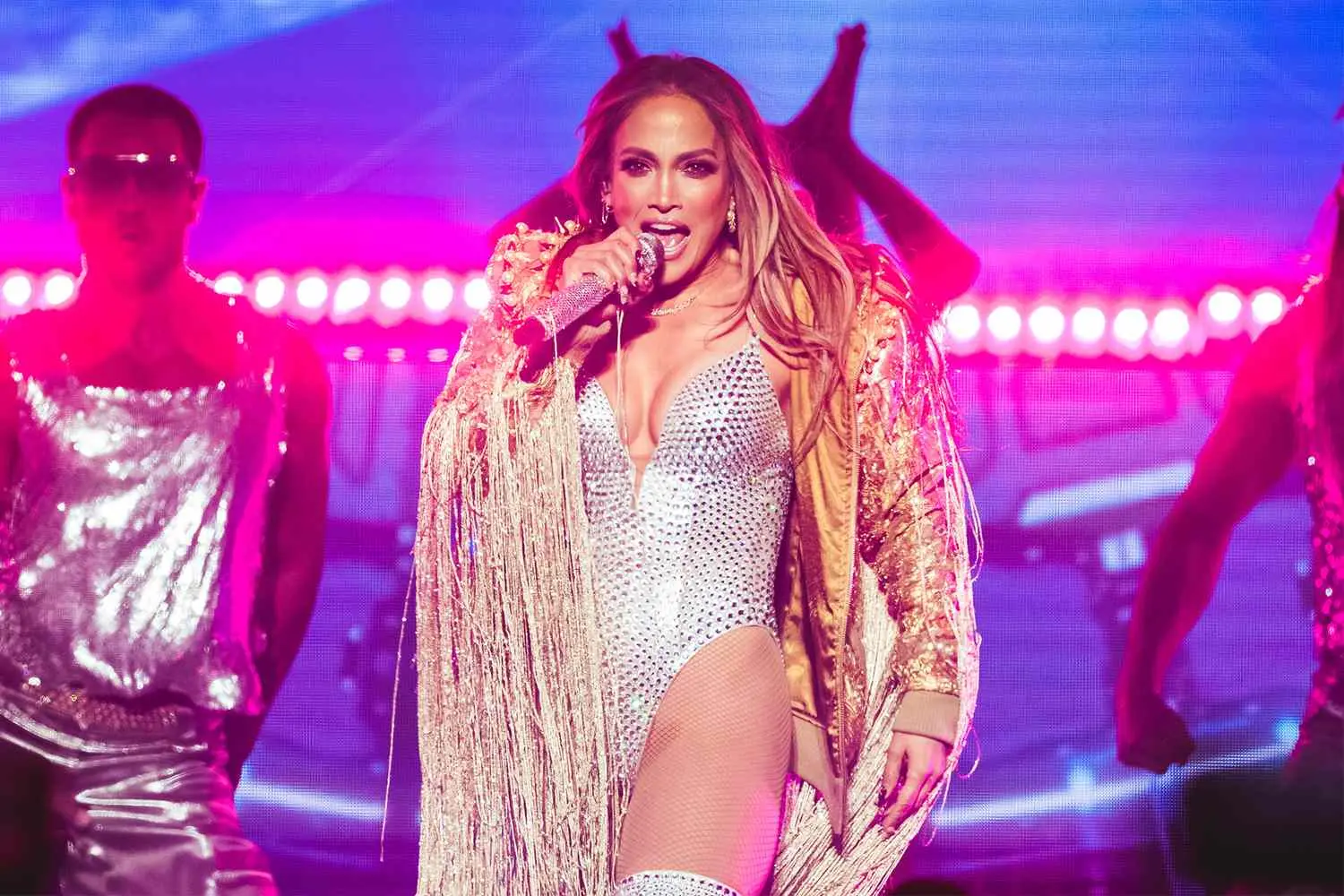 Lopez enfrenta una crisis inesperada en pleno concierto y reacciona con clase- Últimas noticias Ecuador