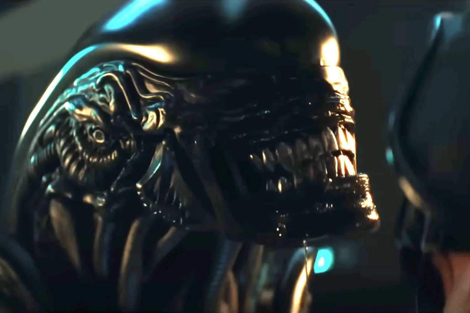 Un monstruo alienígena interrumpe una fiesta de ricos en