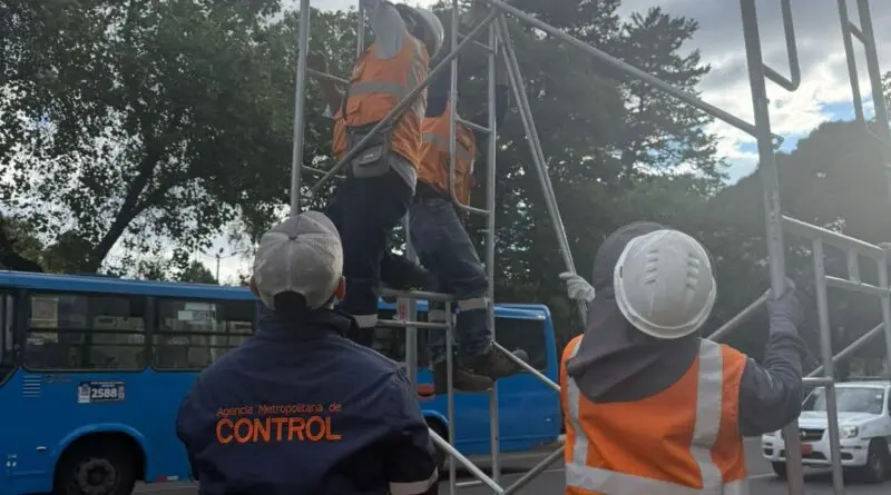 AMC retira vallas en la avenida 6 de Diciembre- Últimas noticias Ecuador