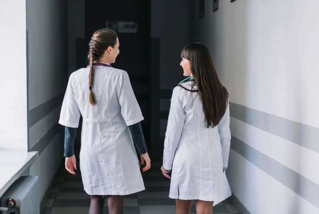 Ecuador da un giro histórico en la remuneración de médicos posgradistas- Últimas noticias Ecuador