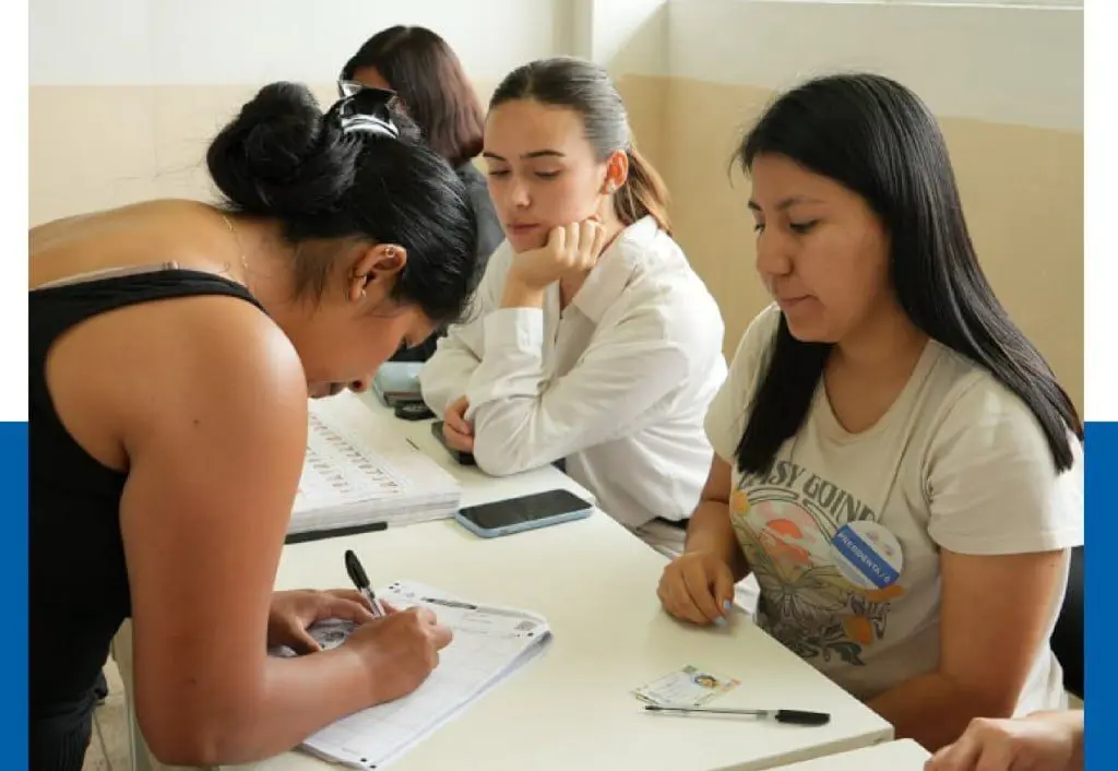 El CNE finalmente paga a miembros de mesa electoral- Últimas noticias Ecuador