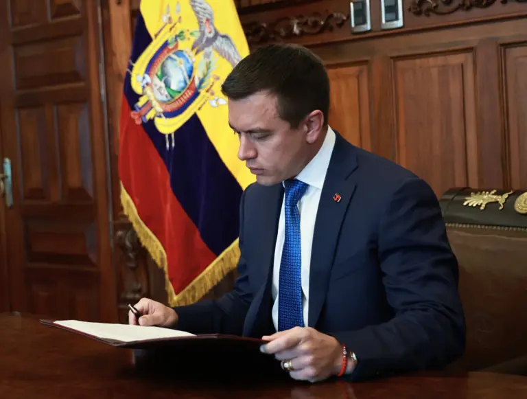 El referendo en Ecuador enfrenta una carrera contra el tiempo