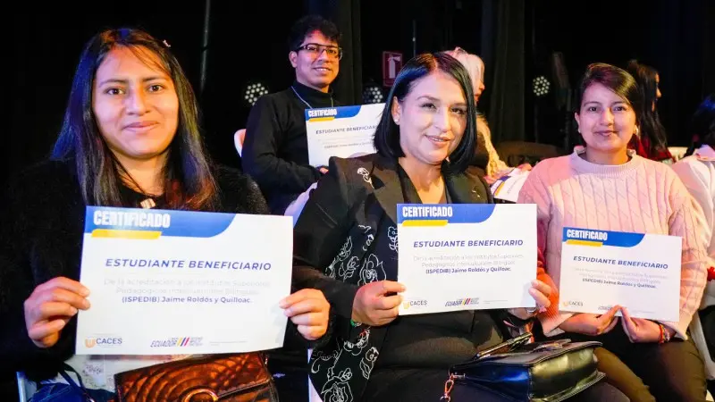 Ecuador lanza revolucionario programa de becas de posgrado- Últimas noticias Ecuador