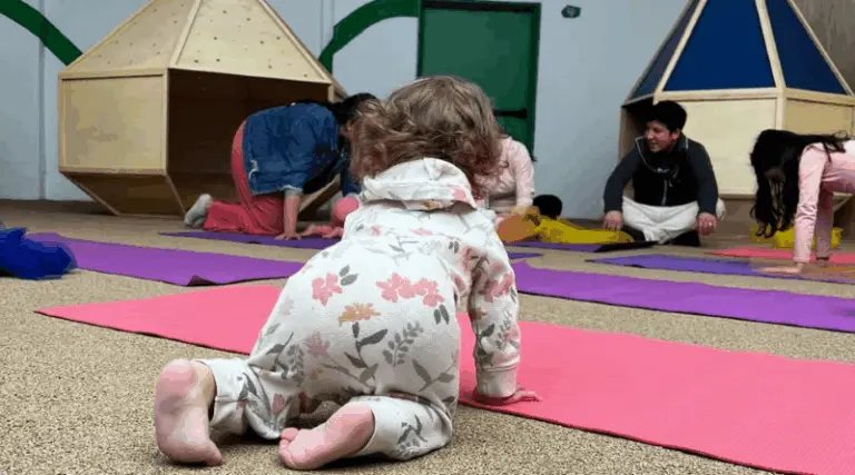 Museo ofrece actividad de Baby Yoga para familias