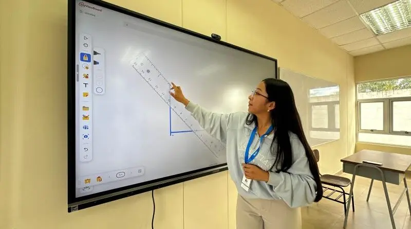 300 pantallas interactivas mejoran educación en Quito- Últimas noticias Ecuador