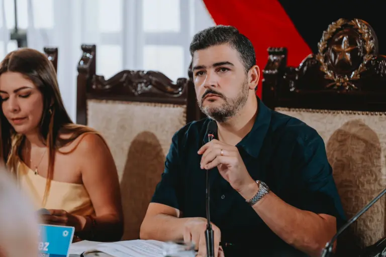 Alcalde de Guayaquil en problemas por cita fallida