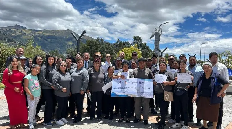 Graduación de comerciantes en El Panecillo- Últimas noticias Ecuador