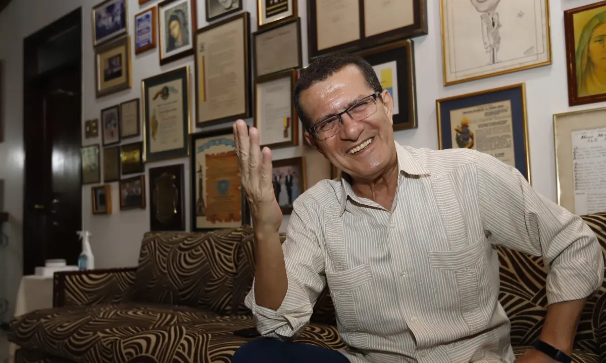 Polo Baquerizo recibe un emotivo homenaje en un desfile escolar- Últimas noticias Ecuador