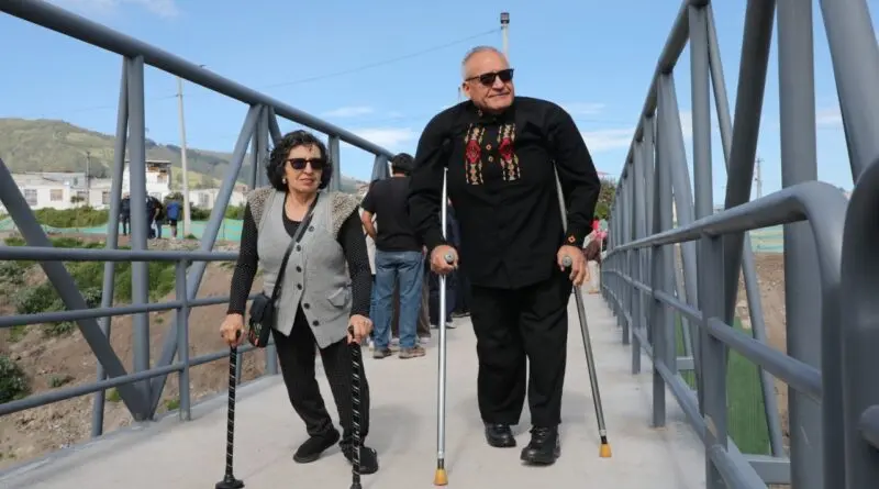 Quito mejora puentes peatonales y retira estructuras inseguras- Últimas noticias Ecuador