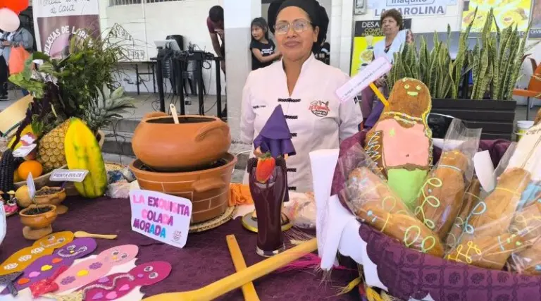 Celebración de colada morada en los mercados de Quito