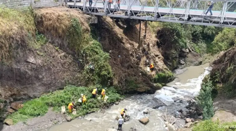 Quito refuerza limpieza y control en quebradas