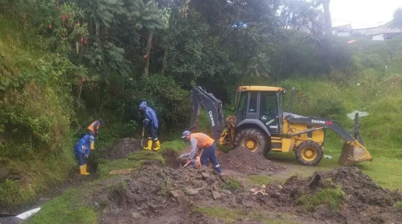 Mantenimiento de canchas en Argelia Baja avanza- Últimas noticias Ecuador