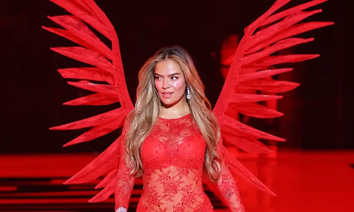 Karol G deslumbra en el Victoria’s Secret Fashion Show 2025, descubre su sorprendente actuación- Últimas noticias Ecuador