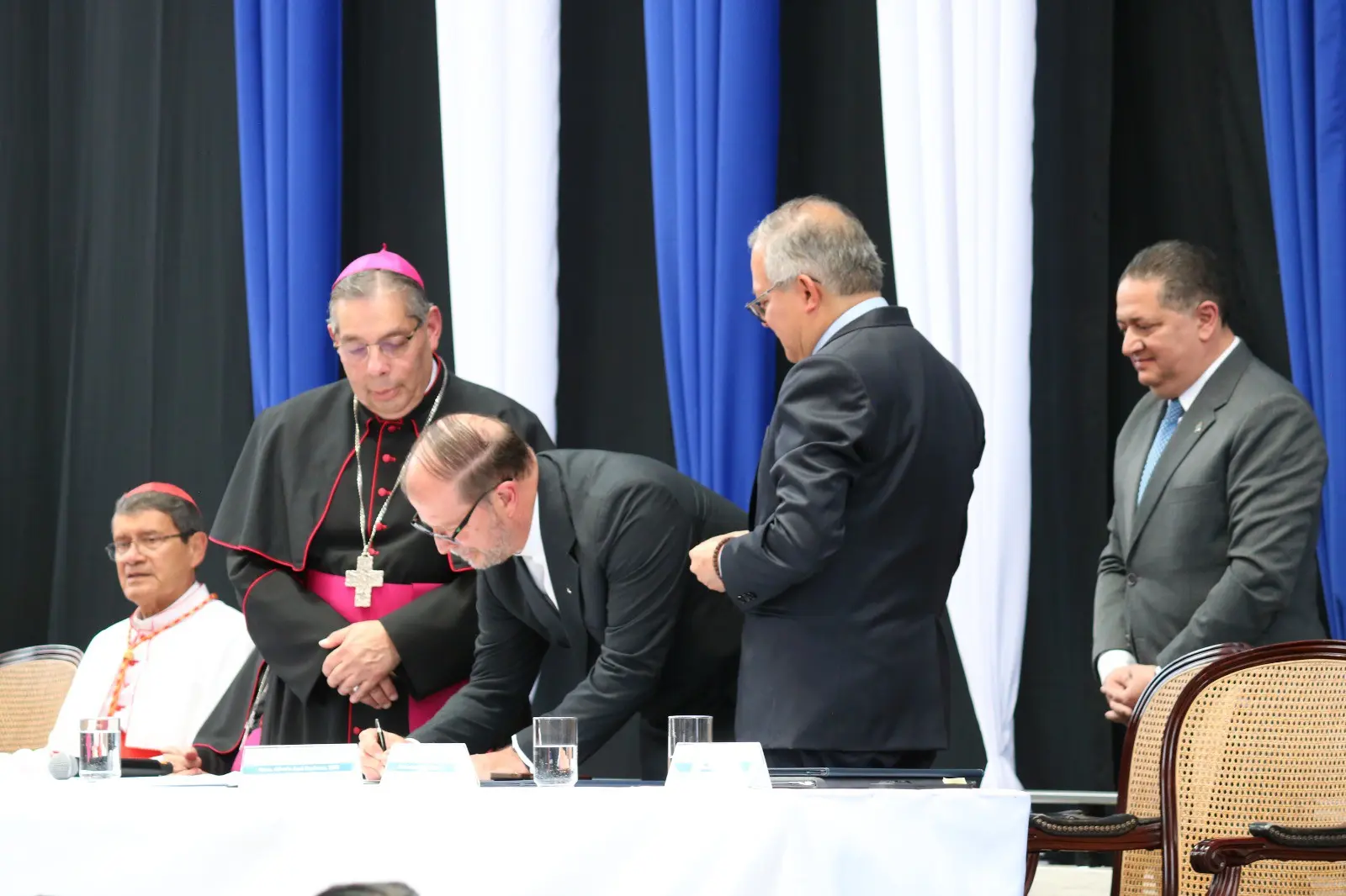 Nuevo rector en la PUCE cambia rumbo educativo- Últimas noticias Ecuador