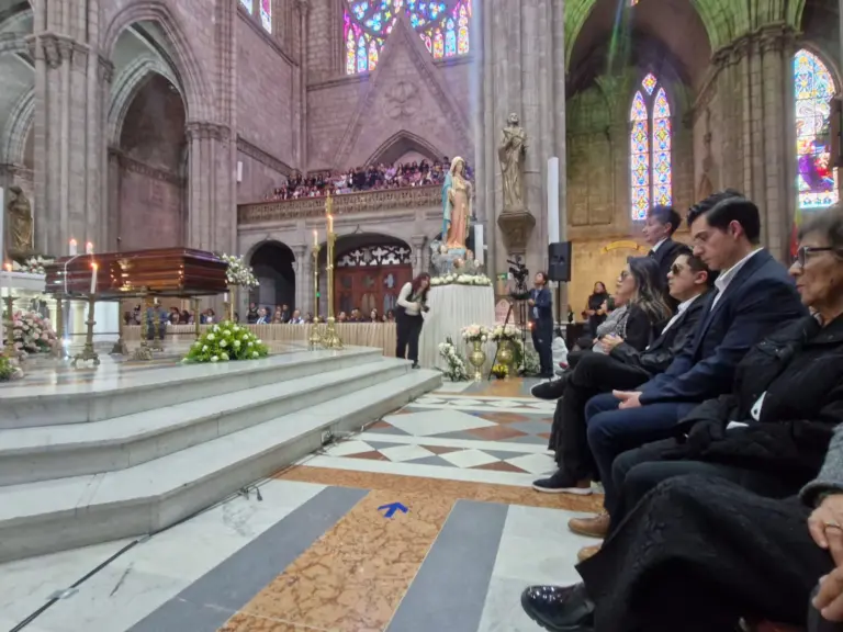 El emotivo adiós a Paulina Tamayo conmueve a Ecuador
