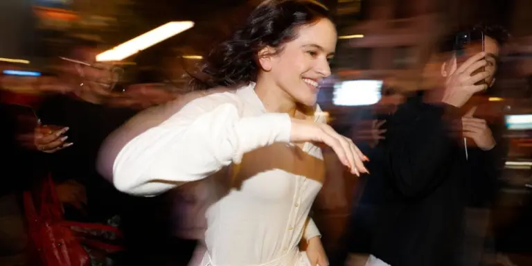 Rosalía revela su cuarto álbum LUX y el camino hacia la divinidad musical