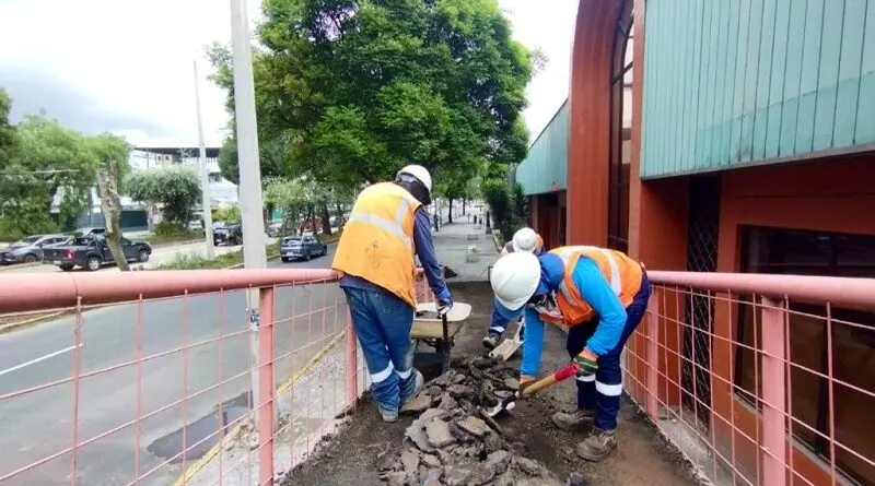Cierre vial nocturno por desmontaje de puente peatonal- Últimas noticias Ecuador