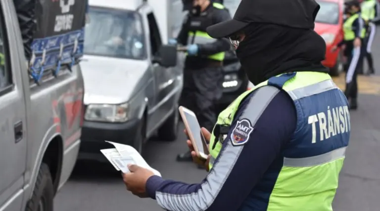 Controles de tránsito se refuerzan en Quito