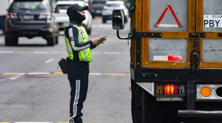Refuerzan controles de tránsito en Quito esta semana