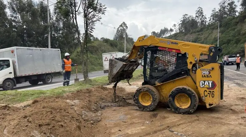 Avanza limpieza tras volcamiento en Simón Bolívar- Últimas noticias Ecuador