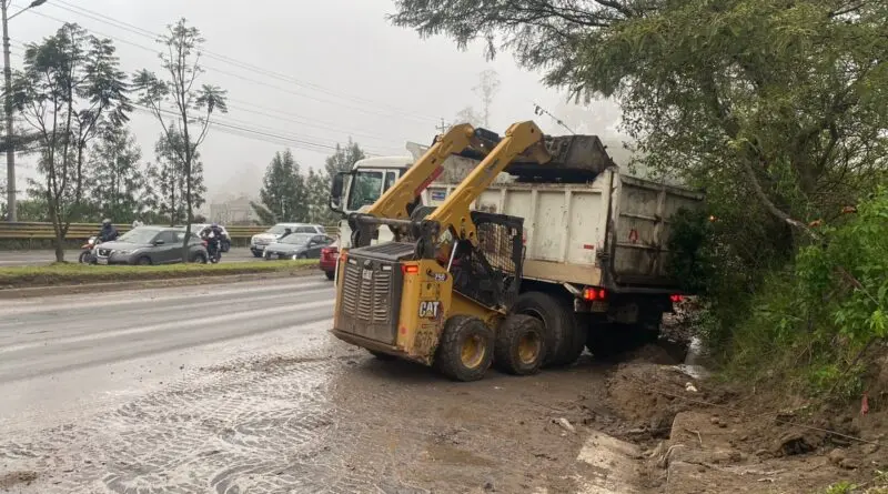 Contención de derrame de brea en la Simón Bolívar- Últimas noticias Ecuador