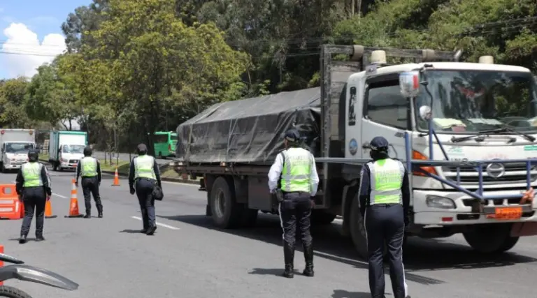 Restricción de vehículos de carga en vías principales