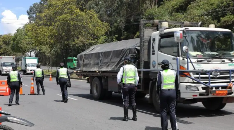 Restricción de vehículos de carga en vías principales- Últimas noticias Ecuador
