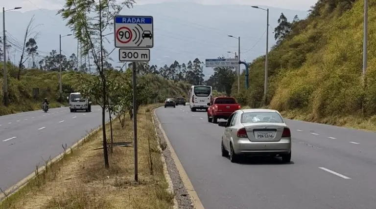 Nuevo plan de seguridad vial se implementa en Quito
