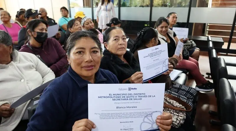Comerciantes autónomos de Quito reciben certificación de salud- Últimas noticias Ecuador