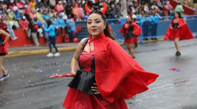 Desfile de la Confraternidad reunió a miles en Quito- Últimas noticias Ecuador