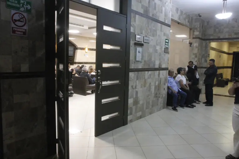 El emotivo homenaje de despedida a Mimo Cava conmueve al mundo del espectáculo