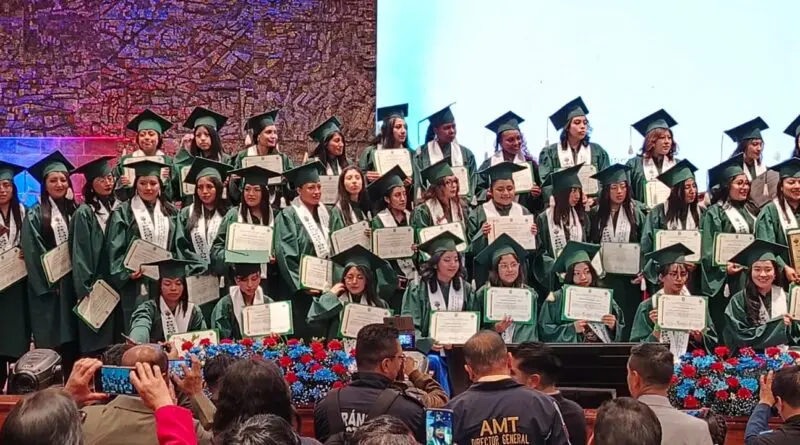 Graduación de mujeres conductoras en Quito- Últimas noticias Ecuador