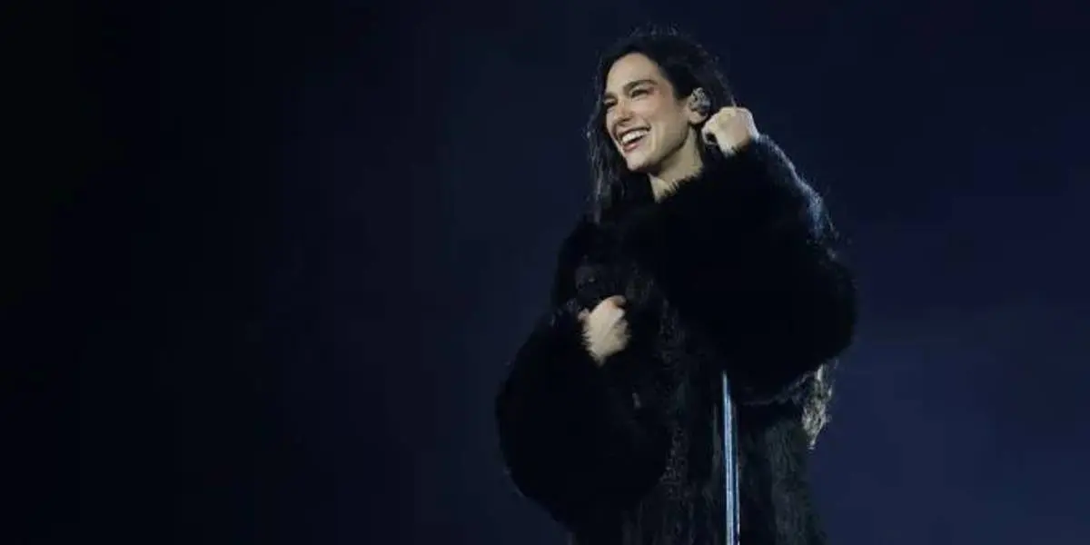 Dua Lipa sorprende con emotivas versiones latinas en su gira mundial- Últimas noticias Ecuador