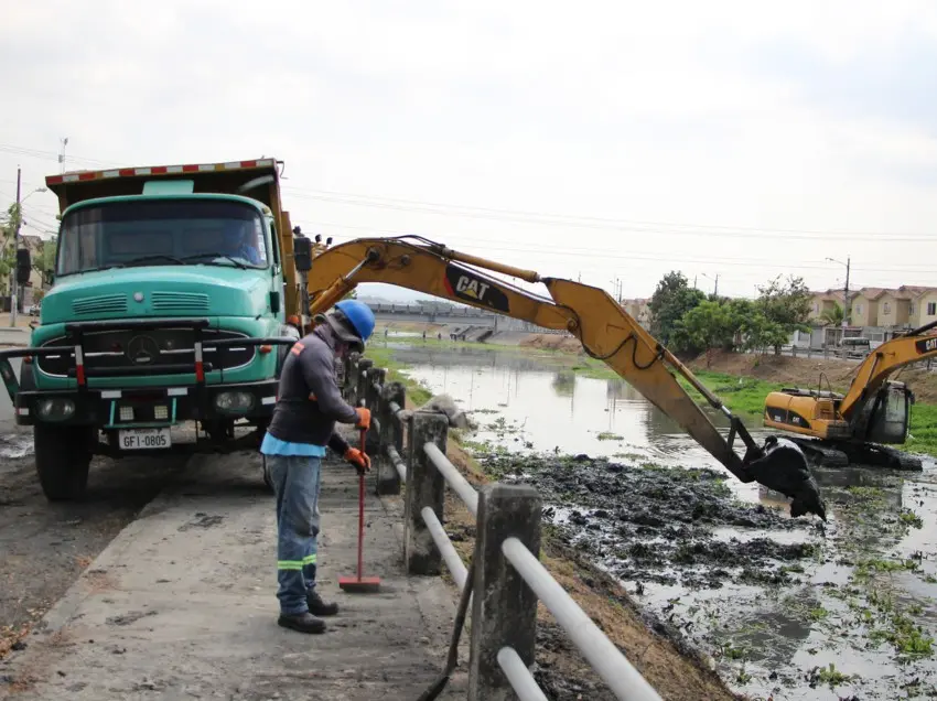 Guayaquil se prepara para el invierno limpiando canales- Últimas noticias Ecuador