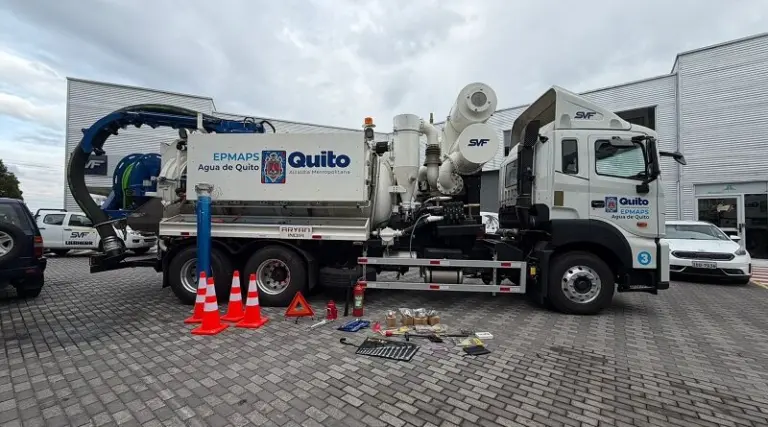 Nuevos vehículos mejoran el alcantarillado en Quito