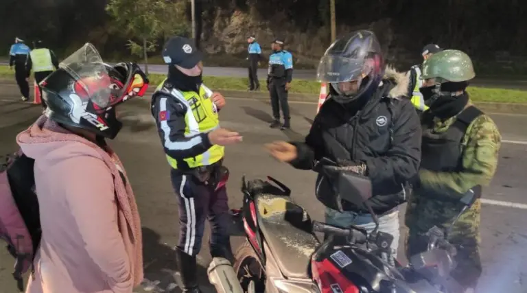 Operativos nocturnos en Quito resultan en múltiples detenciones